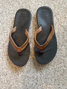 Reef Womens Black Footbed Brown Strap Flip Flops